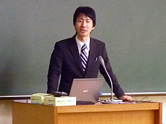 講師の頼本さん
